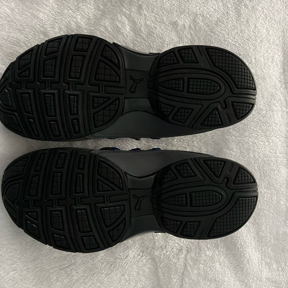 NWT Kids PUMA SoftFoam+ Sneakers - Picture 4 of 6